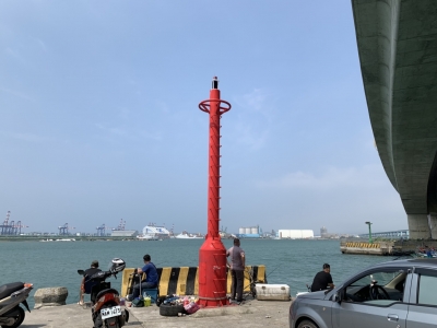 下罟子漁港紅色導航燈